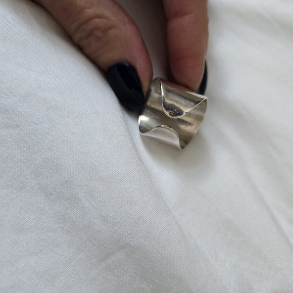 Ring - Picture 3 of 5